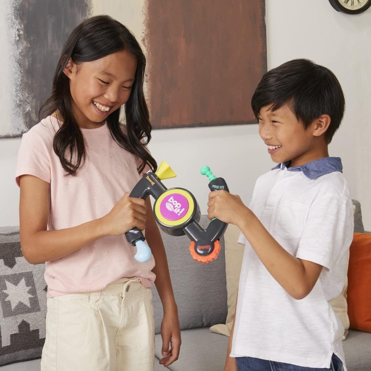 Hasbro Gaming Bop It! Extreme Electronic Game for 1 or More Players, Fun Party Interactive Game for Kids Ages 8+, 4 Modes Including One-On-One Mode